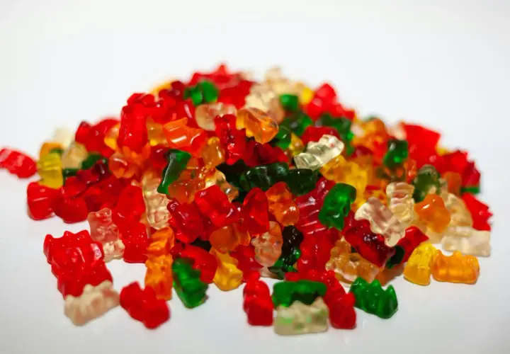 Z czego są zrobione żelki Haribo? Odkryj ich składniki i właściwości