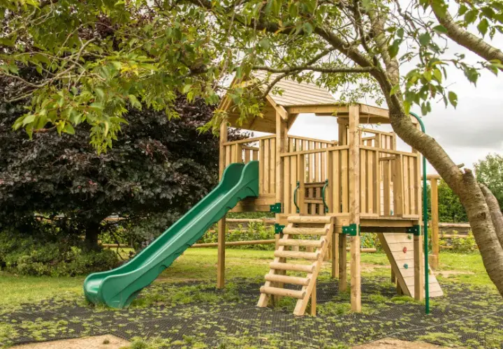 Jak zbudować plac zabaw w ogrodzie - uniknij najczęstszych błędów