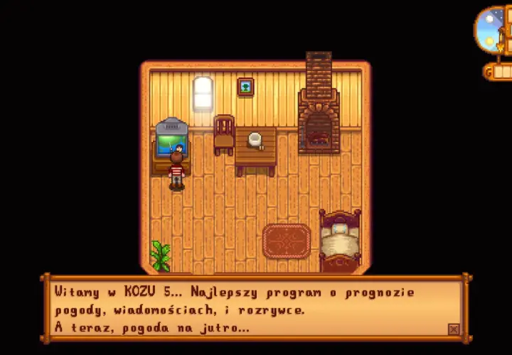 Postać w grze Stardew Valley stoi w pokoju obok telewizora, na którym wyświetla się tekst.