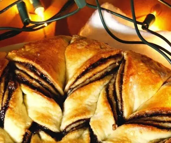 Prosty przepis na ciasto drożdżowe gwiazda z nutellą, które zachwyca