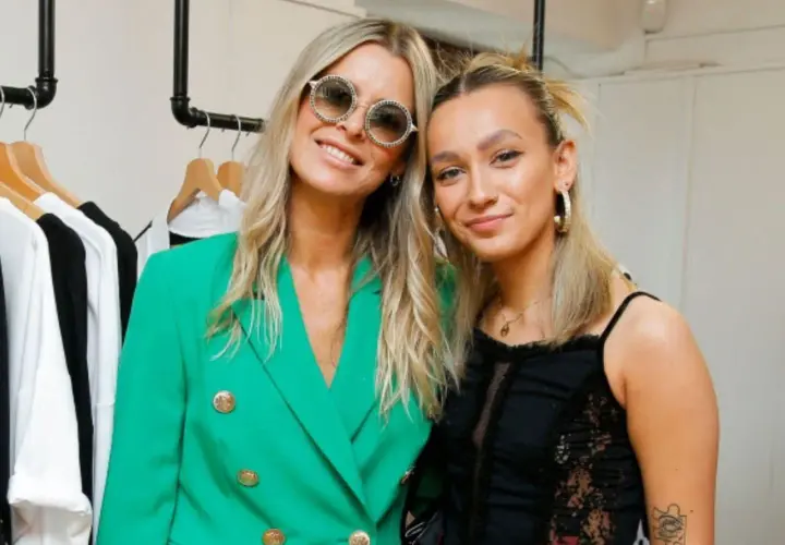 Fabienne Marta Wiśniewska w zielonej marynarce i młoda kobieta w czarnej bluzce z koronką.