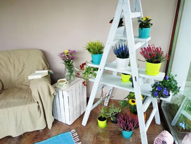 Kwietnik z drabiny DIY: Stwórz swój unikalny zielony kącik