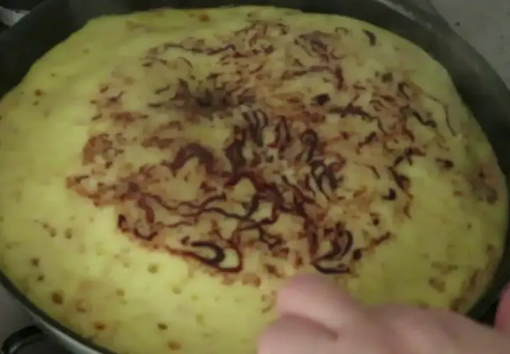 Szybkie i proste ciasto na patelni - idealne bez piekarnika