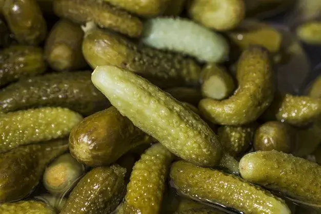 Ile kcal ma ogórek kiszony i dlaczego warto go jeść?