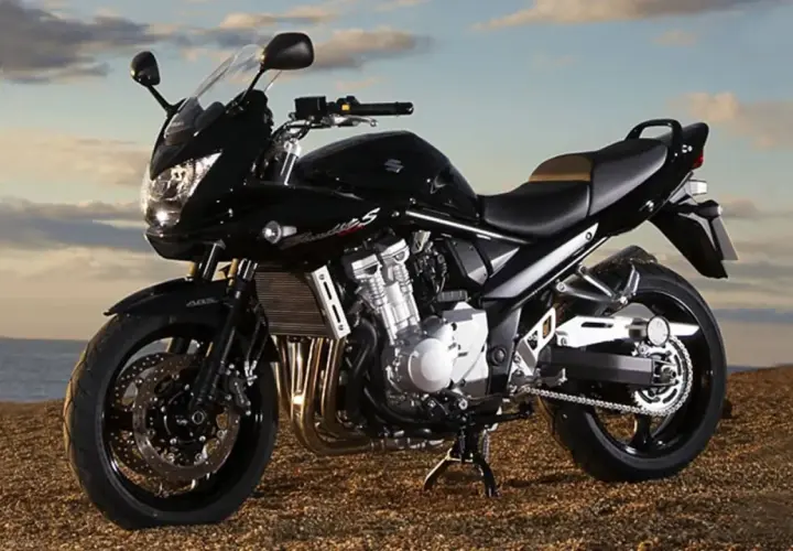 Suzuki Bandit 650 negra, lista para la aventura. Conoce su suzuki bandit 650 ficha técnica completa.