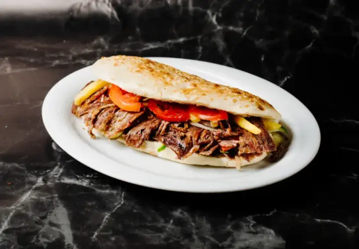 Ile kalorii ma kebab w bułce? Zaskakujące fakty o kaloryczności