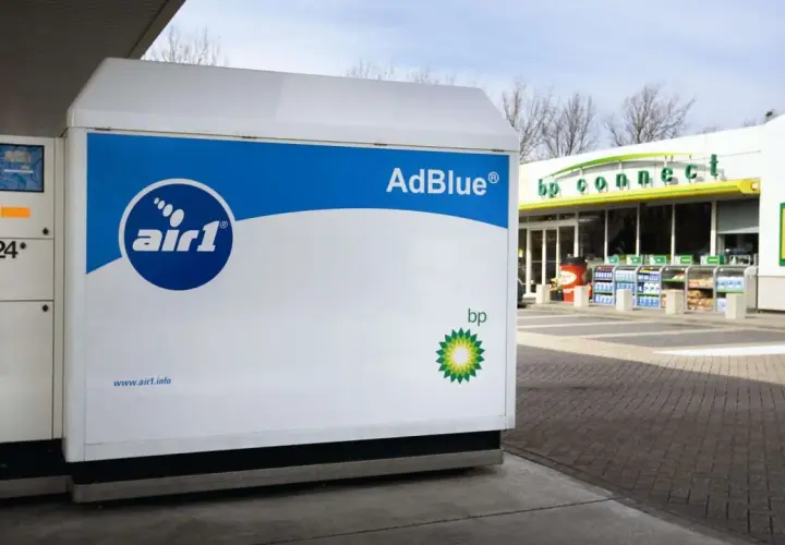 Stacja BP z dystrybutorem AdBlue. Tutaj zatankujesz AdBlue, aby Twój diesel działał ekologicznie.