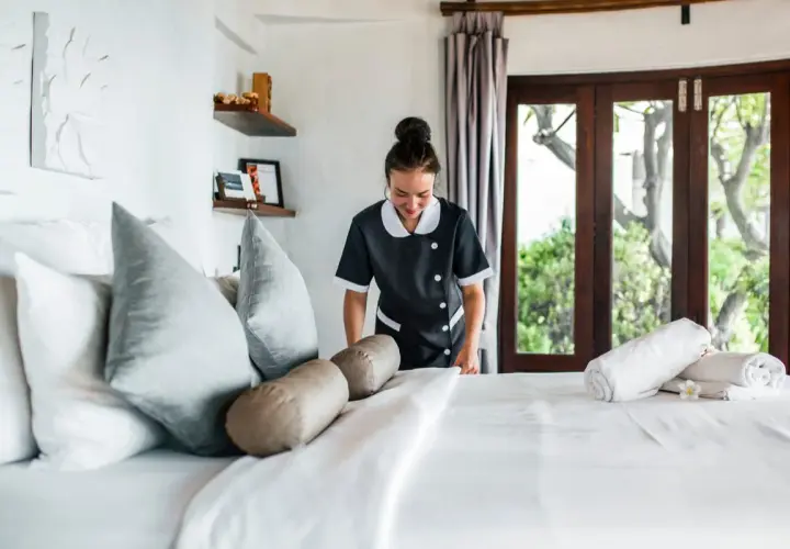Jak pościelić łóżko w hotelu, aby wyglądało jak w luksusowym obiekcie
