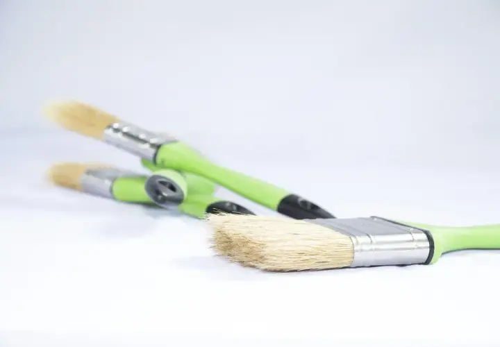 Rzeźba z recyklingu: Zmień odpady w sztukę! Poradnik DIY