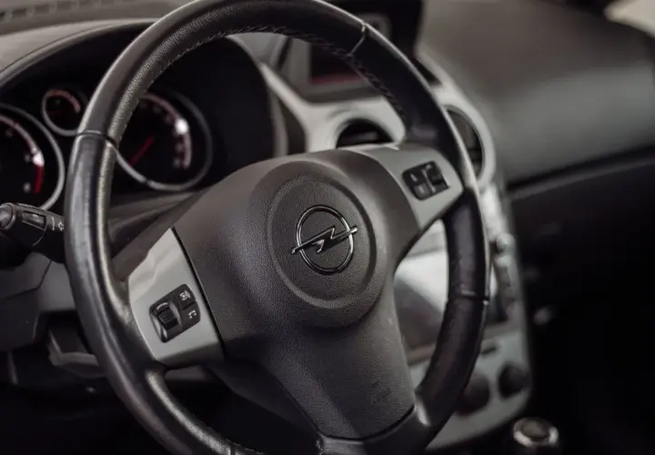 Astra H gdzie są bezpieczniki i jak uniknąć problemów elektrycznych