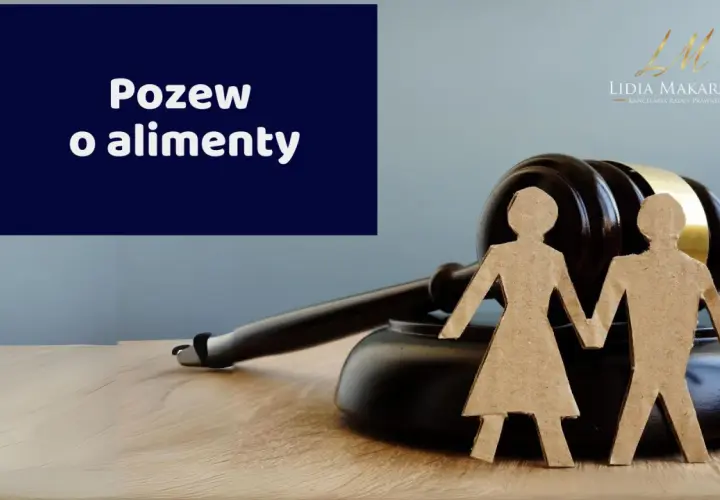 Pozew o obniżenie alimentów. Sądowy młotek i sylwetki pary symbolizują sprawę rodzinną.