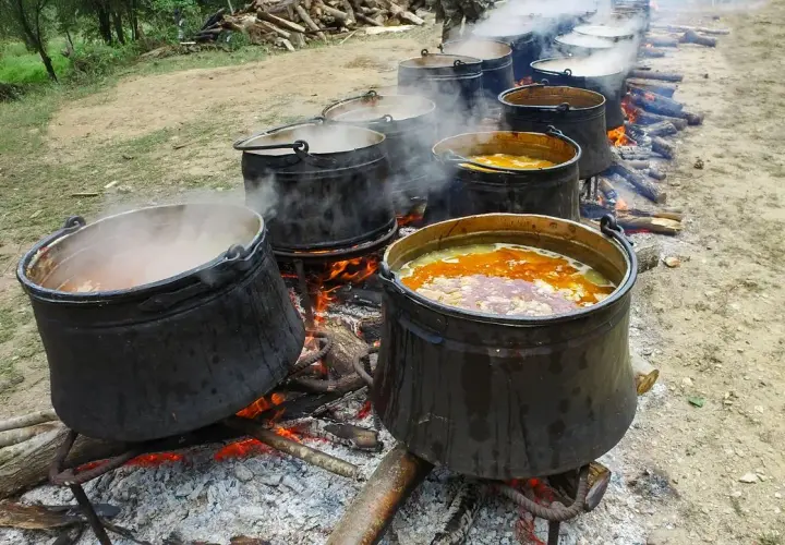 Kuchnia polowa grochówka grill – smak tradycji i wyjątkowe doznania