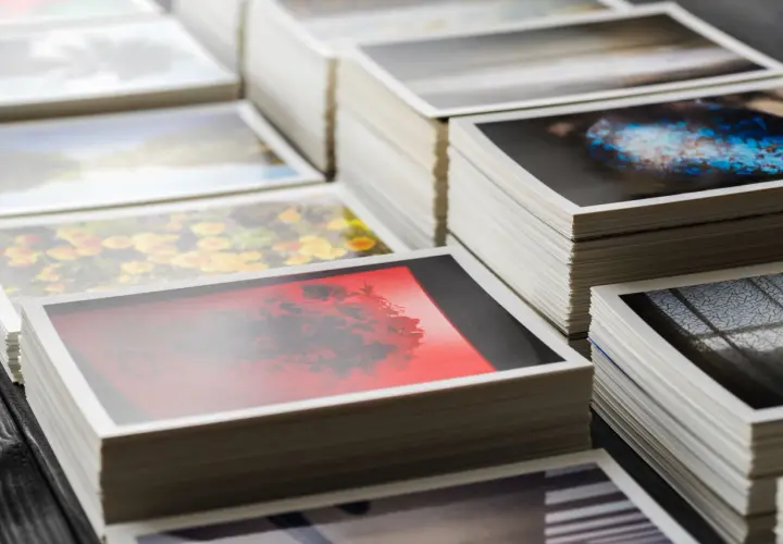 Na jakim papierze drukować plakaty, aby uzyskać najlepszy efekt?
