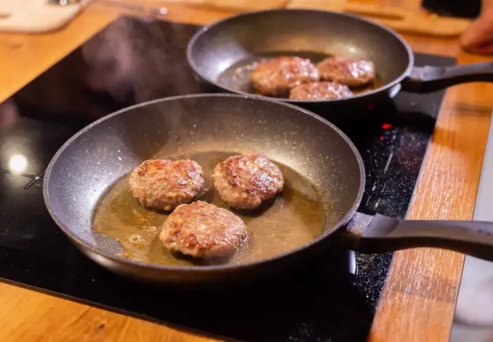 Ile stopni ma olej na patelni i jak zapewnić idealne smażenie