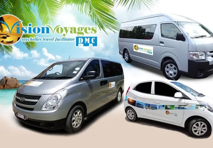 Transport na Seszele: vany i samochód osobowy z logo Vision Voyages, gotowe na odbiór z lotniska.
