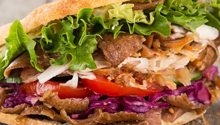 Domowy Kebab: Przepis Jak z Budki - Mięso, Sosy i Składanie