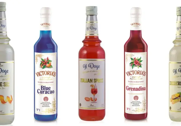 Pięć butelek syropów barmańskich: Triple Sec, Blue Curacao, Italian Spritz, Grenadina i Cane Sugar. Idealne soki do drinków.