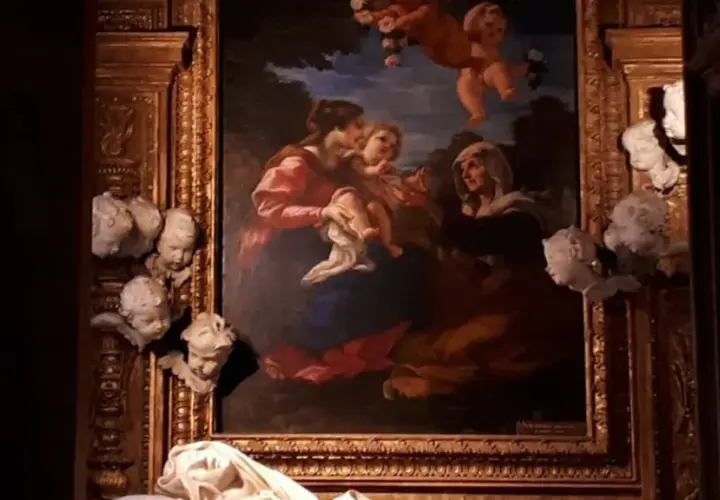 Dipinto con la Beata Albertoni, Maria e Gesù, circondati da putti e decorazioni barocche.