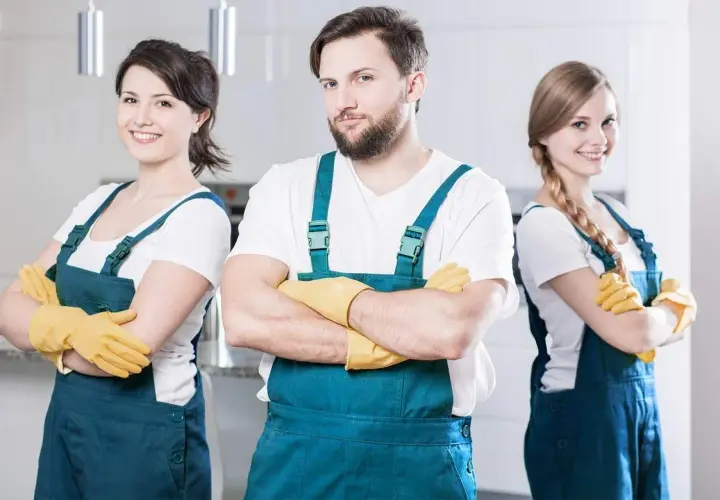 Czy sprzątaczka jest pracownikiem samorządowym? Zaskakujące fakty i przepisy