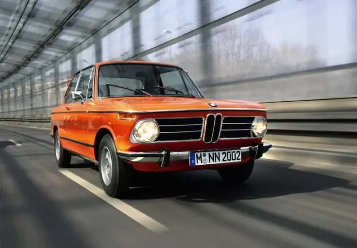BMW stare modele – historia, innowacje i ich wpływ na motoryzację