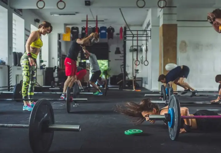 Jak często trenować crossfit, by uniknąć przetrenowania i kontuzji?