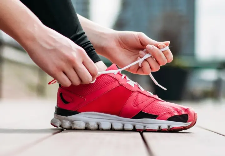 Cómo elegir zapatillas para correr y evitar lesiones en el intento