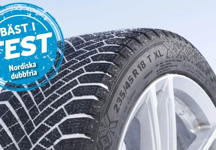 Vinterdäck med snö på, märkt "Bäst i test Nordiska dubbfria". Continental IceContact 3 test.