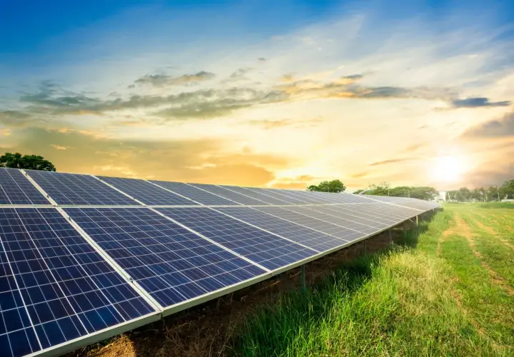 Jak zdobyć dofinansowanie na domową elektrownię słoneczną i zaoszczędzić