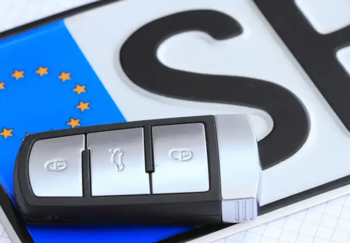 Przerejestrowanie samochodu: Uniknij kar! Checklista i koszty 2026