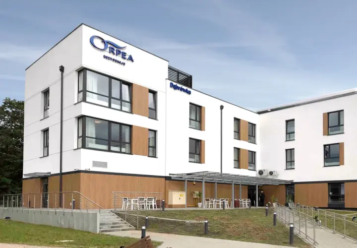 Rezydencja Dąbrówka Czeremchowa 40F: Odkryj Idealny Dom Opieki