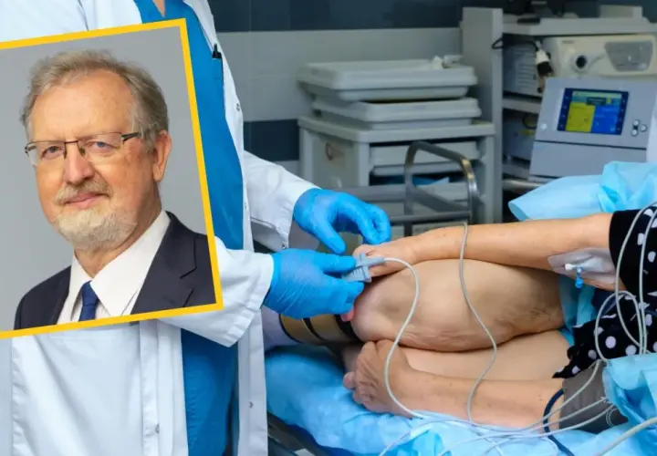 Lekarz w okularach wyjaśnia, co to kolonoskopia, podczas gdy pacjentka jest przygotowywana do zabiegu.
