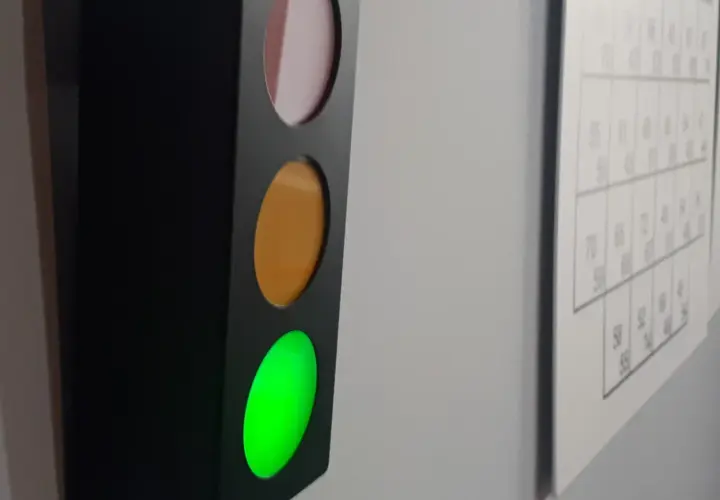 Symulator świateł drogowych, część psychotestów dla kierowców kat B. Zielone światło zapalone.
