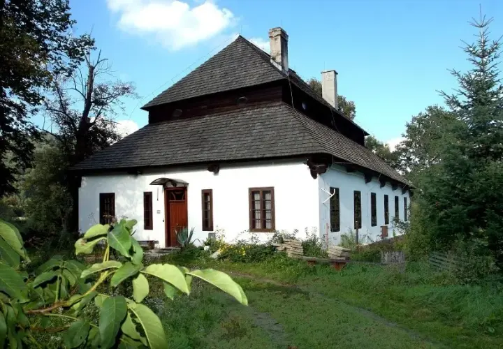 Wiśniowy Dworek: Poruszająca historia o miłości i tajemnicach rodzinnych