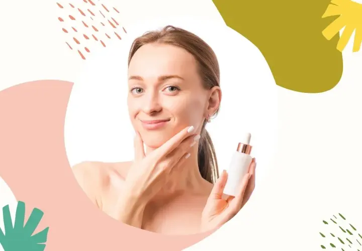 Uśmiechnięta kobieta z serum w dłoni, pokazująca gładką skórę. Kwas migdałowy efekty widoczne na twarzy.