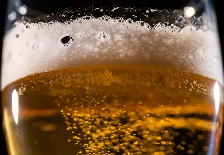 Ile kalorii ma 500 ml piwa? Zaskakujące różnice między rodzajami