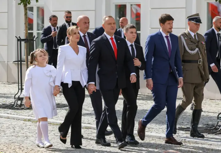 Rodzina prezydencka idzie razem, obalając plotki o konflikcie wewnątrz rodziny prezydenckiej o start w kolejnych wyborach.
