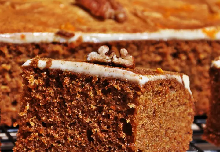 Przepis na proste ciasto marchewkowe z miodem