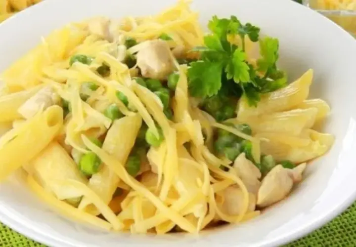 Szybki przepis na makaron penne z kurczakiem, który zachwyci smakami