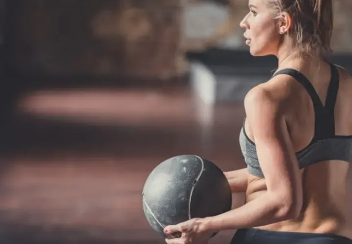 Ile trwa trening CrossFit? Pełna godzina, która zmieni Twoje ciało!
