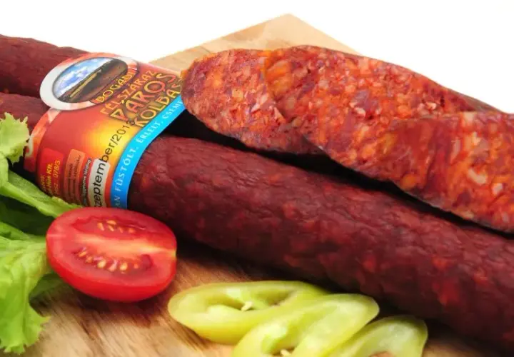 Kiełbasa salami: sekrety produkcji, rodzaje i zastosowanie w kuchni