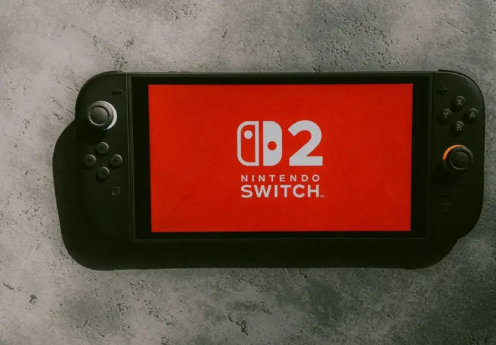 Nintendo Switch z czerwonym ekranem i logo. Zastanawiasz się, czy można podłączyć Nintendo Switch do laptopa?