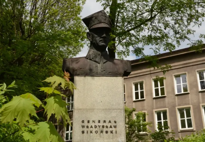 Plac Generała Sikorskiego w Krakowie - historia i atrakcje w okolicy