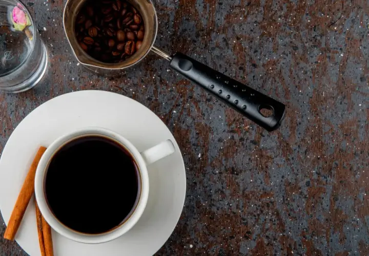 Americano: Co to jest? Przepis, różnice i sekrety baristy.