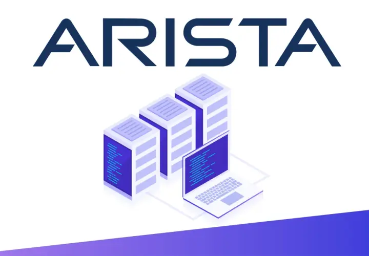 Arista Networks Aktie: Server-Racks und Laptop symbolisieren Wachstum und Technologie.