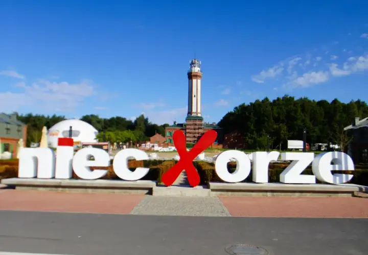 Ile schodów ma latarnia w Niechorzu? Zaskakujące fakty i widoki