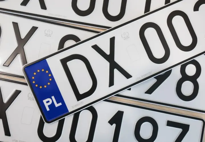 Przerejestrowanie auta: 30 czy 90 dni? Terminy i kary 2026