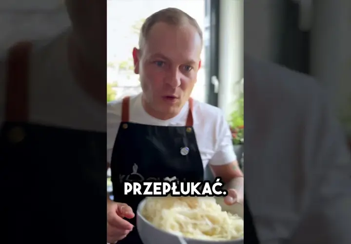 Co dodać do surówki z kiszonej kapusty, aby była smaczniejsza?