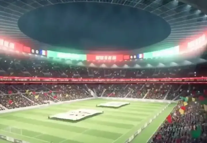Widok na trybuny wypełnione kibicami na największym stadionie na świecie. Na murawie rozłożone są dwa białe transparenty.