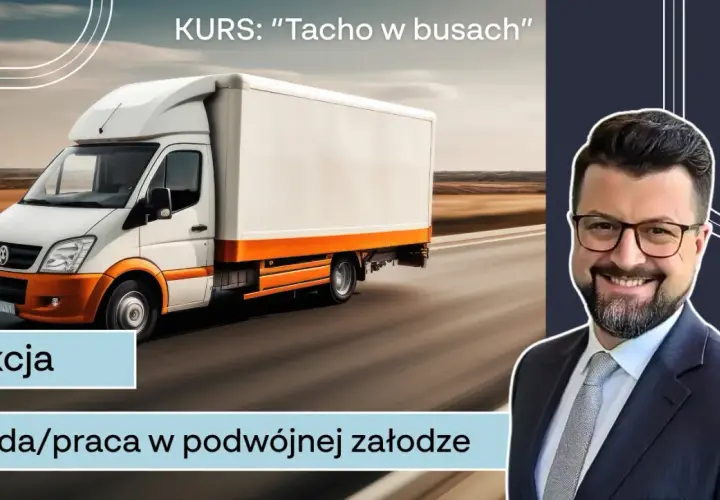 Biały bus z pomarańczowym pasem jedzie po drodze. Obok uśmiechnięty mężczyzna w garniturze.