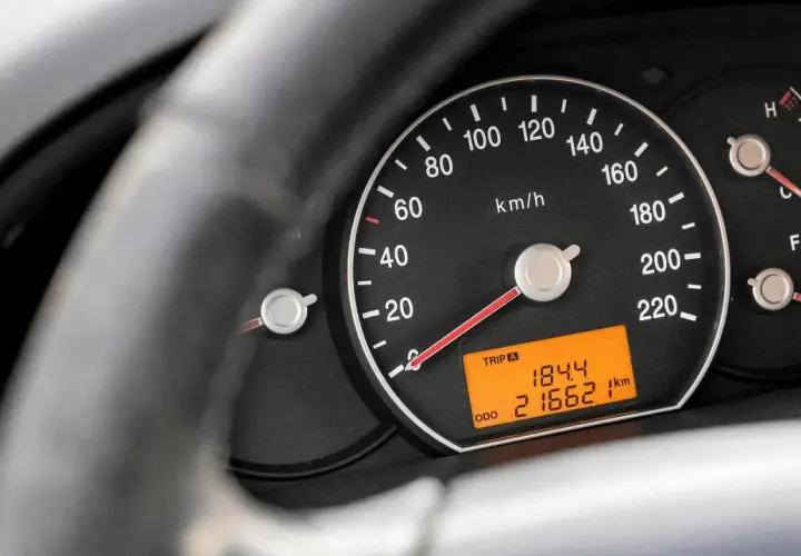 1mth ile to kilometrów? Przelicznik motogodzin na km - wyjaśnienie